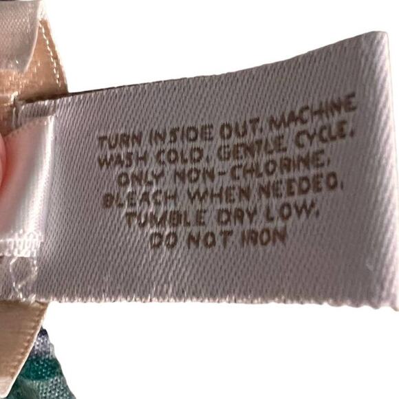 Chico's Women's Multicolor Geometric V- Neck Short Sleeve Blouse Tops Size 2 - Picture 9 of 13